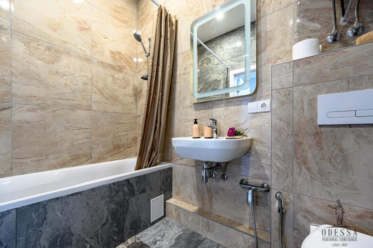 City Center New House Odessa Luaran gambar